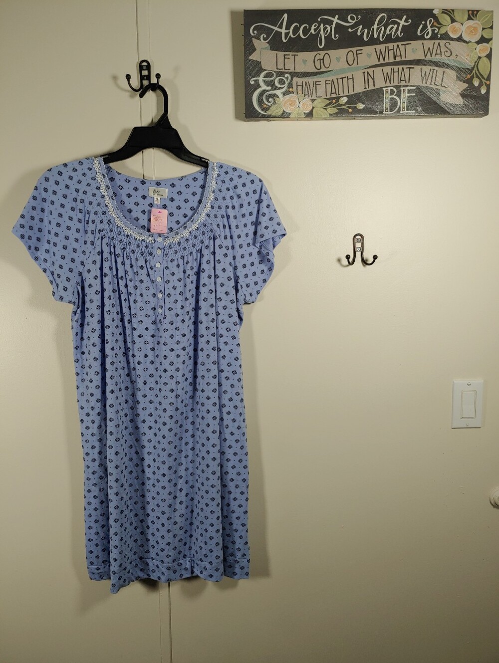 Like New Aria XL Feminine & Girly Lilac & White Lace Short Sleeve Nightgown